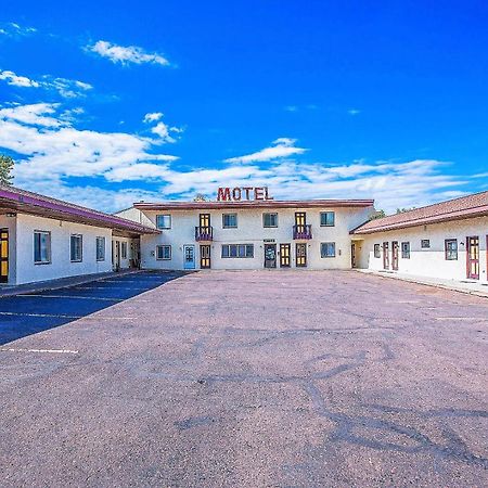 Love Hotels Silver Street By Oyo At Hurley Wi Exteriör bild