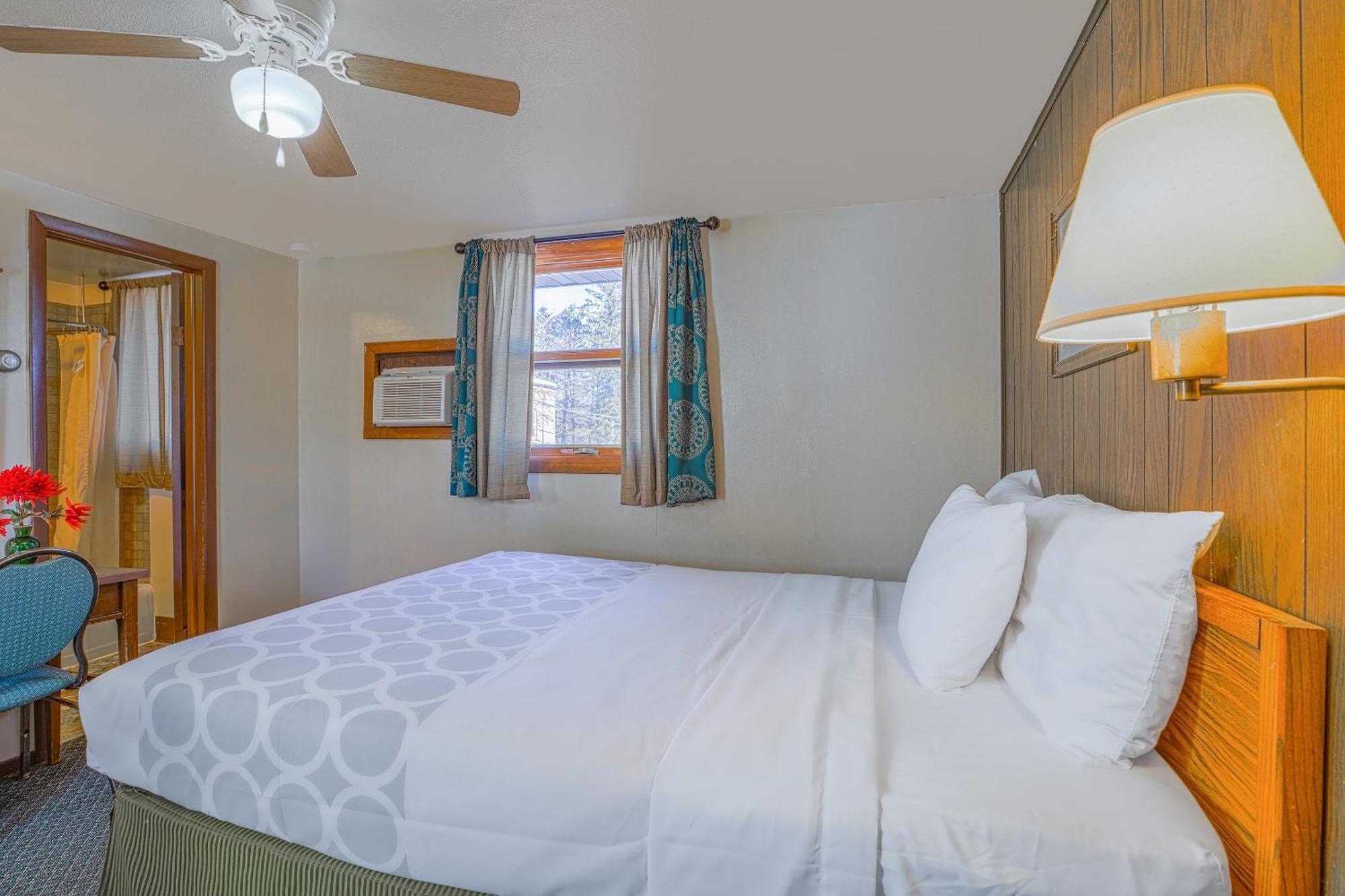 Love Hotels Silver Street By Oyo At Hurley Wi Exteriör bild