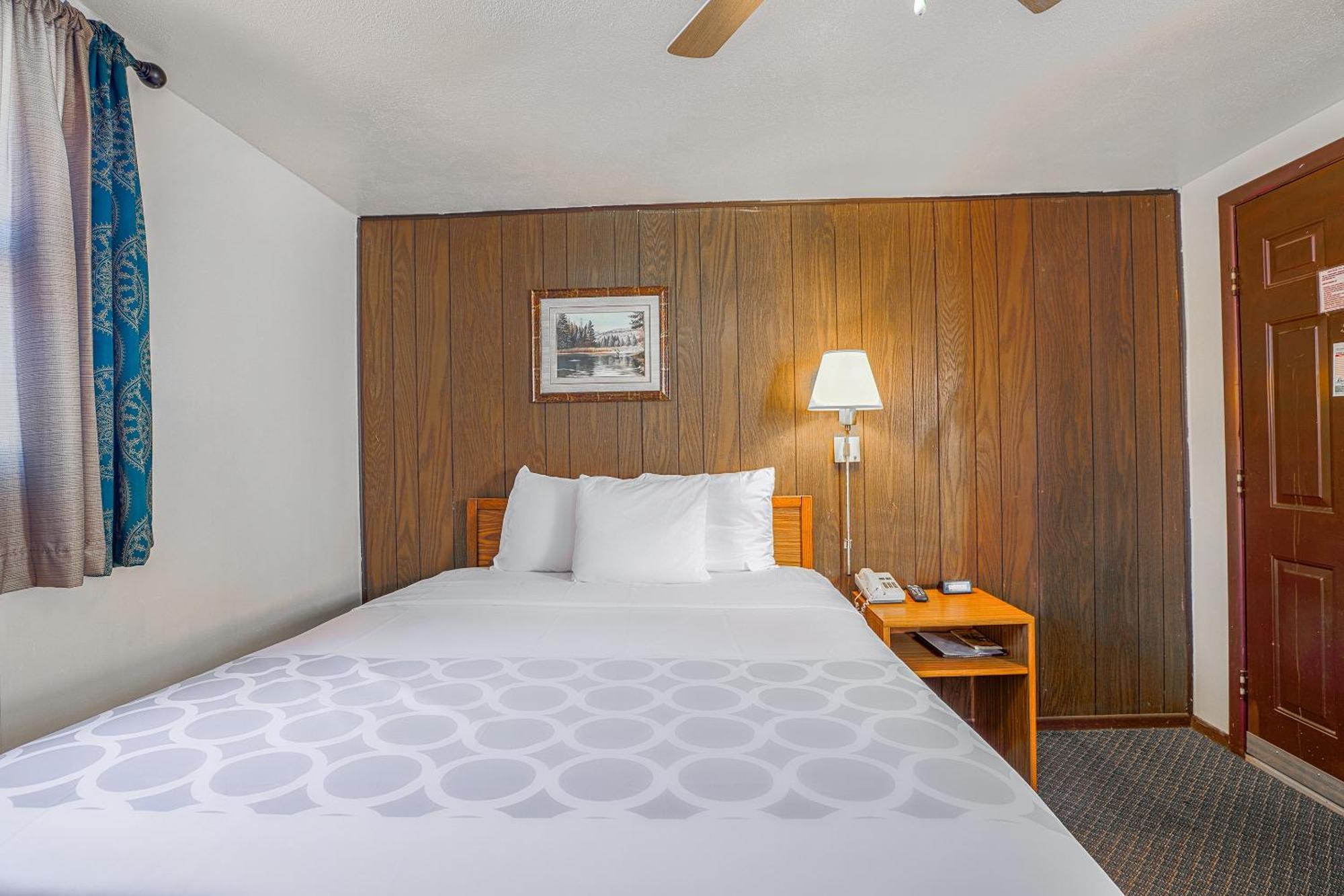 Love Hotels Silver Street By Oyo At Hurley Wi Exteriör bild