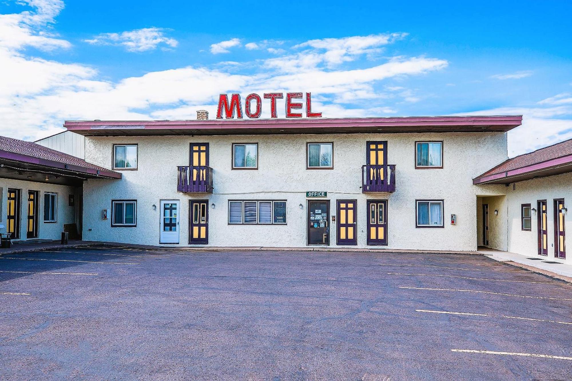 Love Hotels Silver Street By Oyo At Hurley Wi Exteriör bild