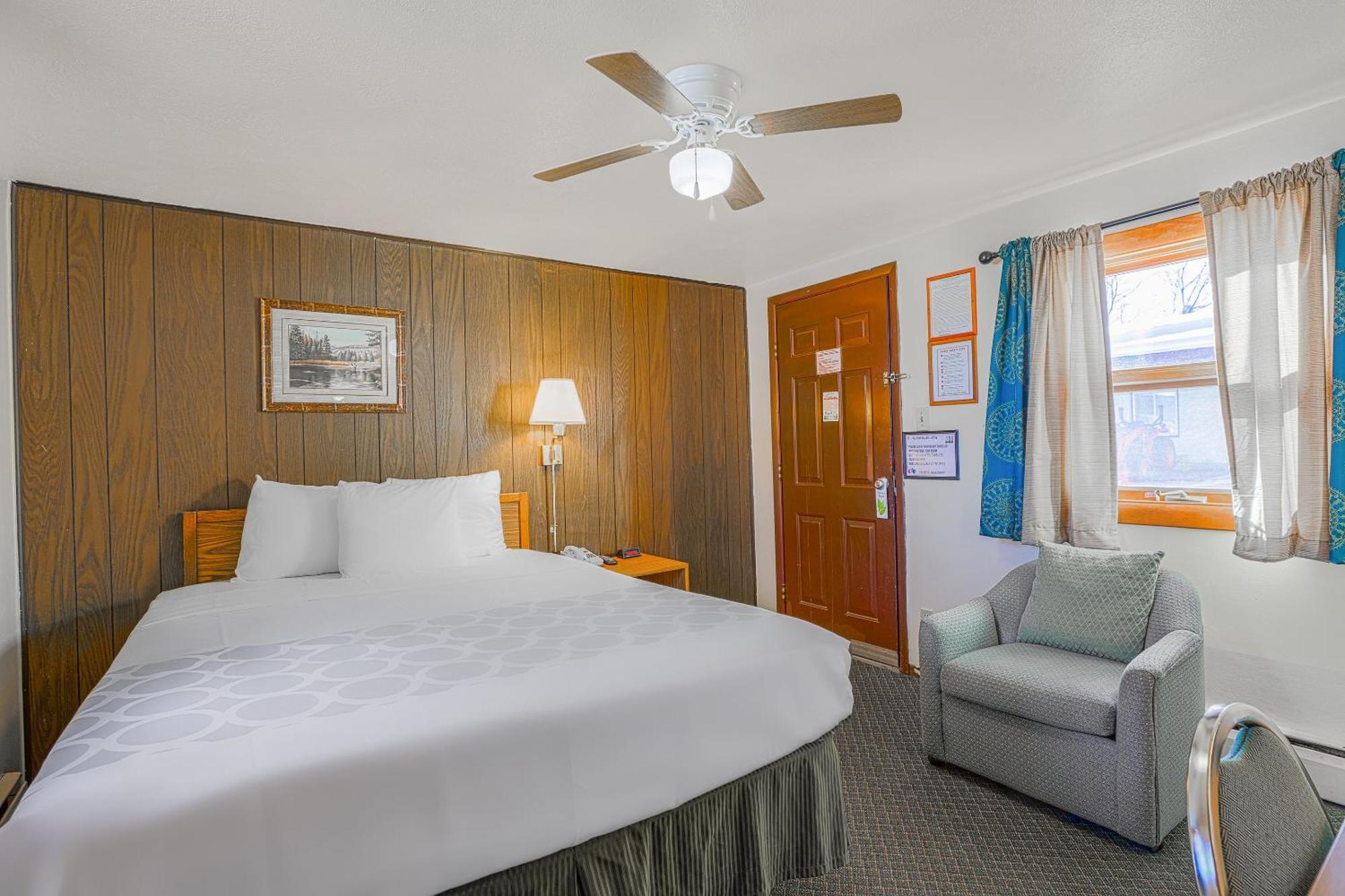 Love Hotels Silver Street By Oyo At Hurley Wi Exteriör bild