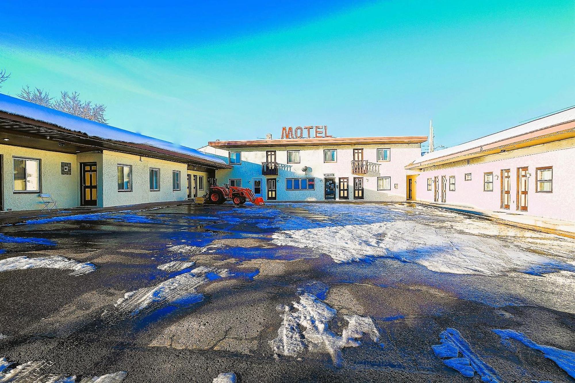 Love Hotels Silver Street By Oyo At Hurley Wi Exteriör bild