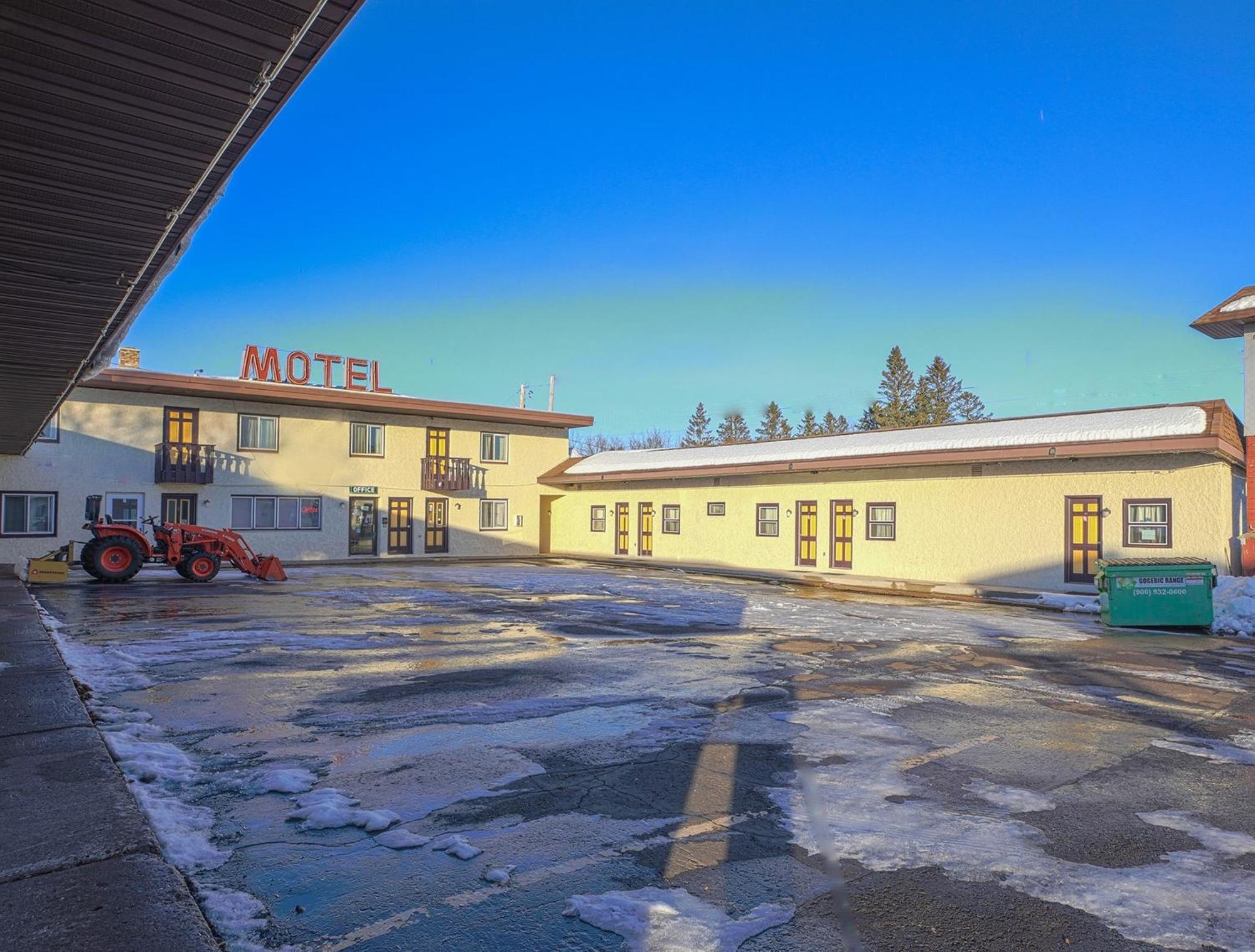 Love Hotels Silver Street By Oyo At Hurley Wi Exteriör bild