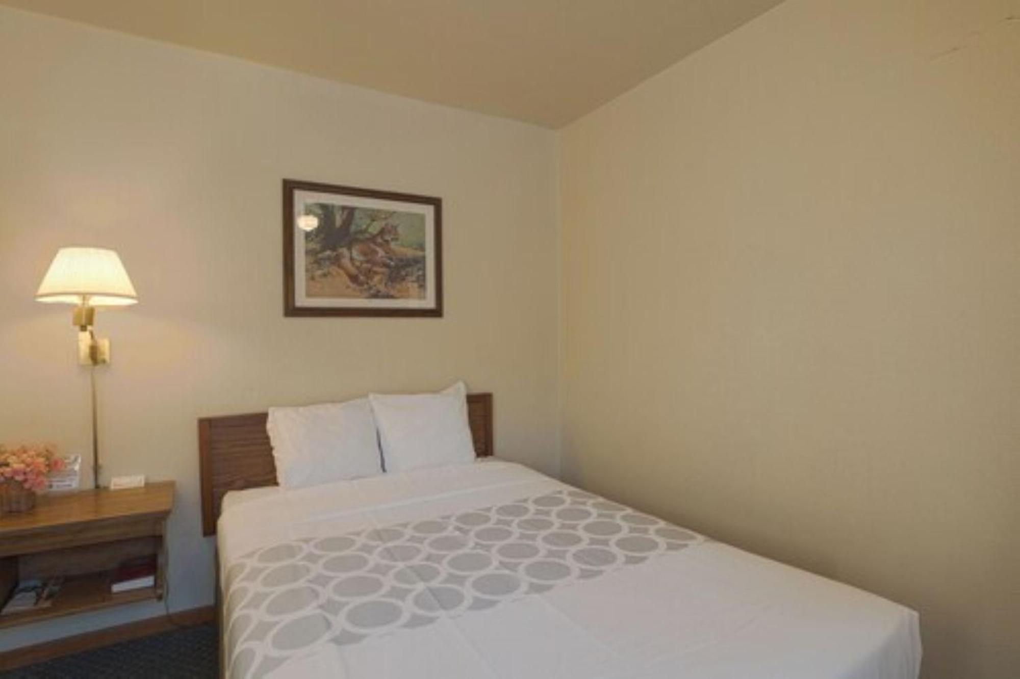 Love Hotels Silver Street By Oyo At Hurley Wi Exteriör bild