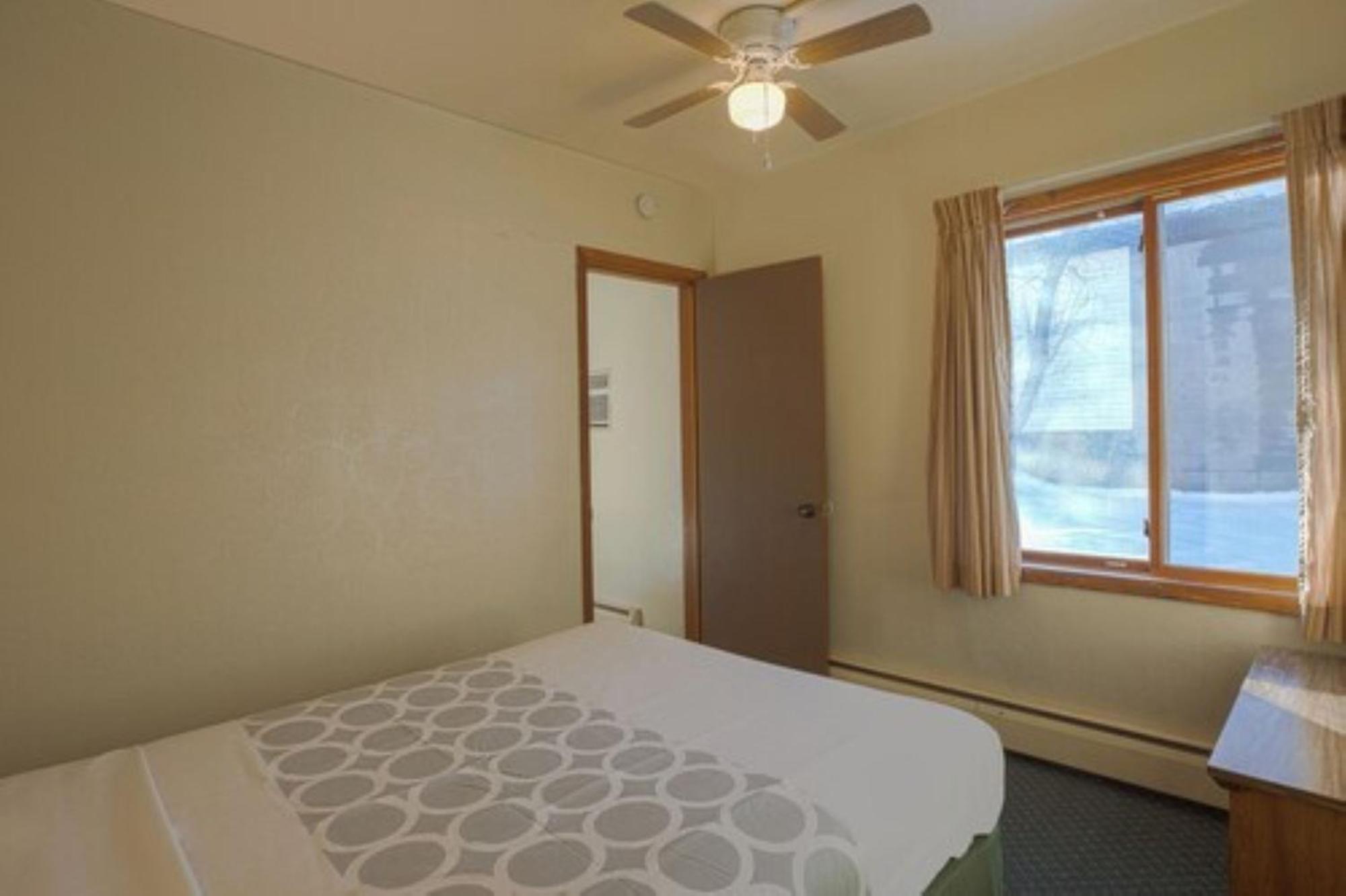 Love Hotels Silver Street By Oyo At Hurley Wi Exteriör bild