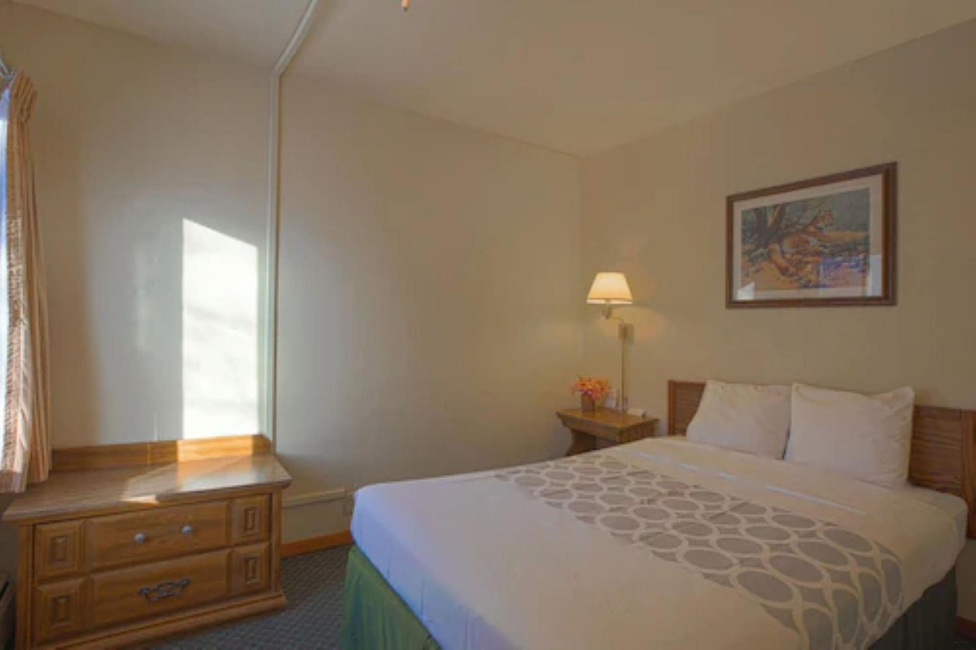 Love Hotels Silver Street By Oyo At Hurley Wi Exteriör bild